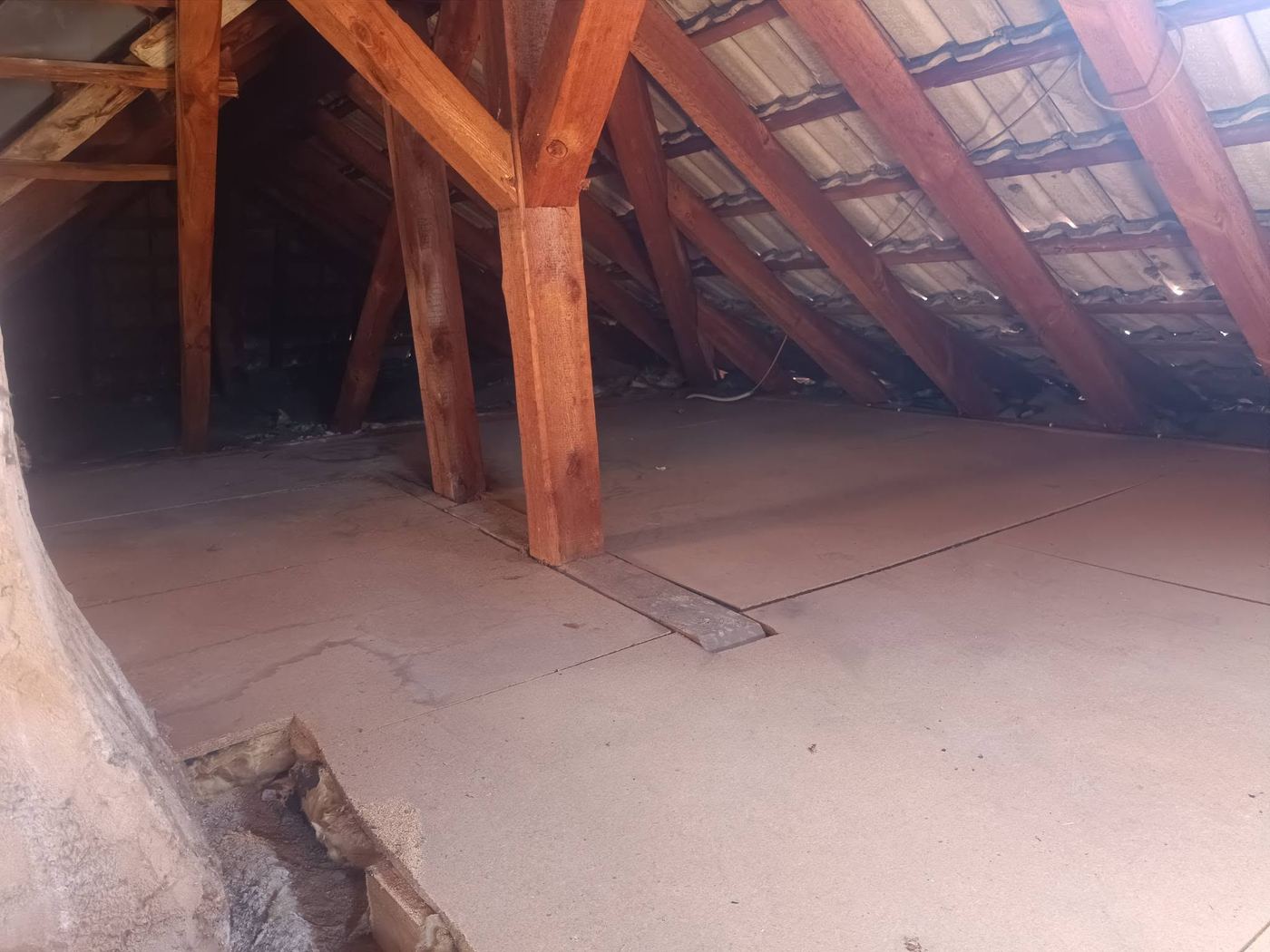 Plancher de combles terminé, membrane d'étanchéité à l'air
